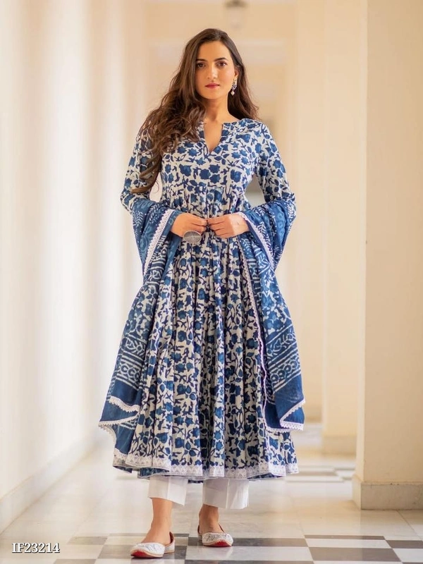 Beautiful 🥰 Outfit In Three Piece Suit - XL, Blue