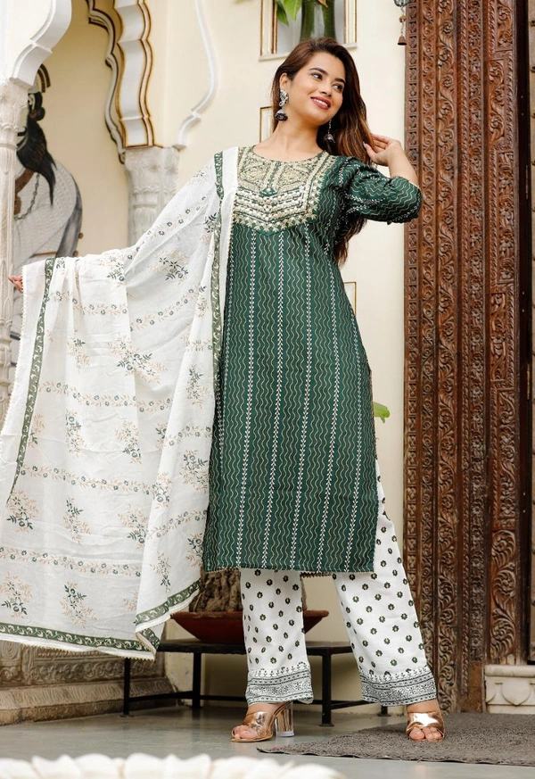 Beautiful Heavy Embroidery With Foil Mirror on Yoke Printed With Bijiyr Lace Detailing Kurti With Printed Palazzo And Printed Malmal Dupatta - M