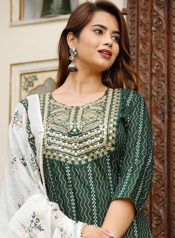 Beautiful Heavy Embroidery With Foil Mirror on Yoke Printed With Bijiyr Lace Detailing Kurti With Printed Palazzo And Printed Malmal Dupatta - L