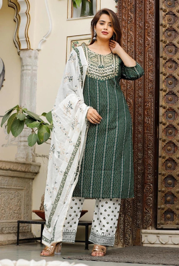 Beautiful Heavy Embroidery With Foil Mirror on Yoke Printed With Bijiyr Lace Detailing Kurti With Printed Palazzo And Printed Malmal Dupatta - XXL