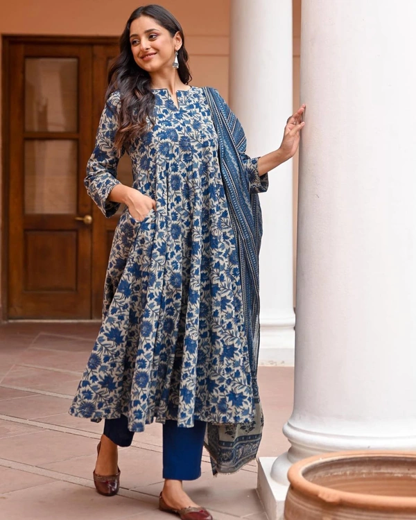 Beautiful Heavy Reyon Anarkali Kurti With Pant Mal Mal Dupatta - XXL