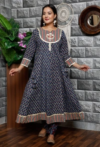 Beautiful Floral Printed Flairy Pattern Kurti with Full Length And Hand Butta In Front With Pant With Pant and Tie - Dye Dupatta - XXL