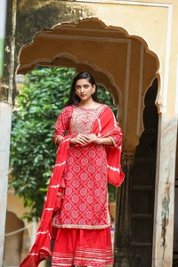 Celebrate the elegance of ethnic attire in this bandhani printed cotton kurti - XXL, Red