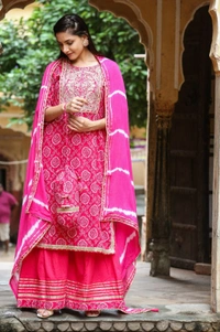 Celebrate the elegance of ethnic attire in this bandhani printed cotton kurti - L, Pink