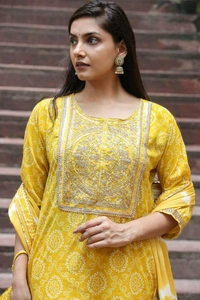 Celebrate the elegance of ethnic attire in this bandhani printed cotton kurti - L, Yellow