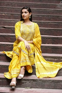 Celebrate the elegance of ethnic attire in this bandhani printed cotton kurti - XXL, Yellow