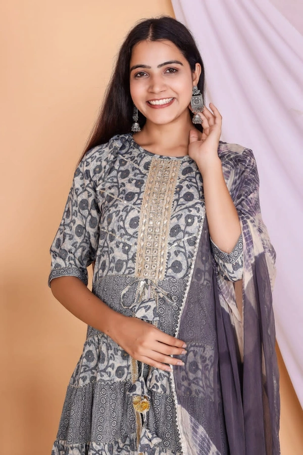 👗Front Side Cut Pattern Kurti With Sharara And Dupatta - XXL, Grey