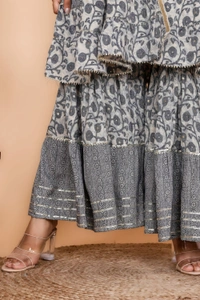 👗Front Side Cut Pattern Kurti With Sharara And Dupatta - XXL, Grey