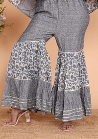 👗Front Side Cut Pattern Kurti With Sharara And Dupatta - XXL, Grey