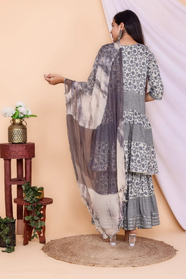 👗Front Side Cut Pattern Kurti With Sharara And Dupatta - XXXL, Grey