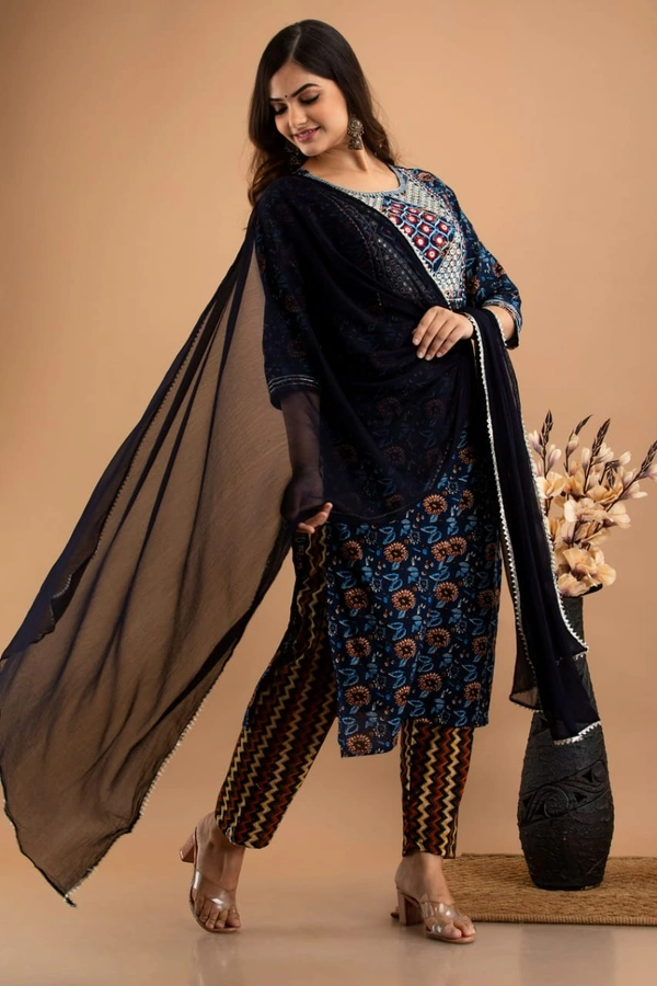 👗Patola printed heavy embroidery worked, kurti with pant and dupatta - XXXL