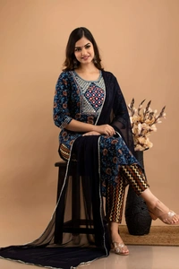 👗Patola printed heavy embroidery worked, kurti with pant and dupatta - XXXL
