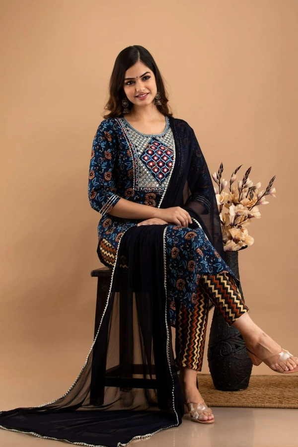 👗Patola printed heavy embroidery worked, kurti with pant and dupatta - XXXL