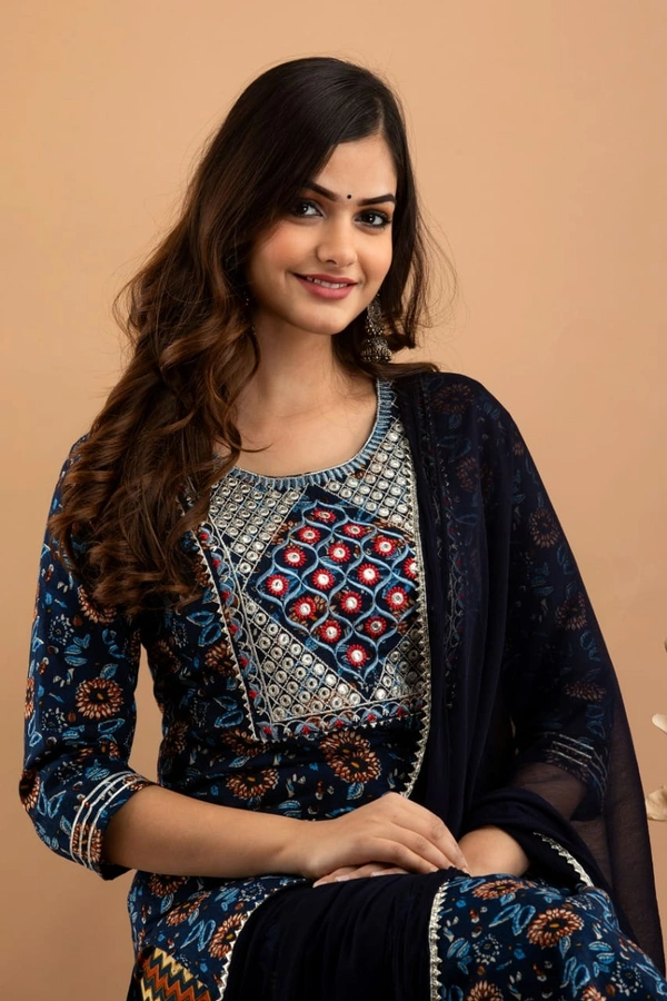 👗Patola printed heavy embroidery worked, kurti with pant and dupatta - XXXL