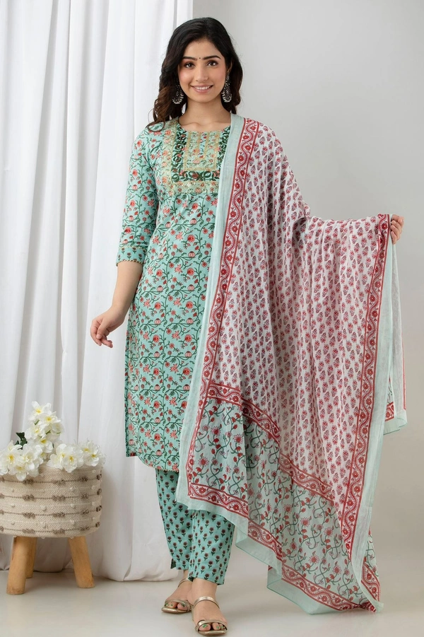 👗Cotton Kurta paired with Pant n beautiful' Duppata... - M, Green