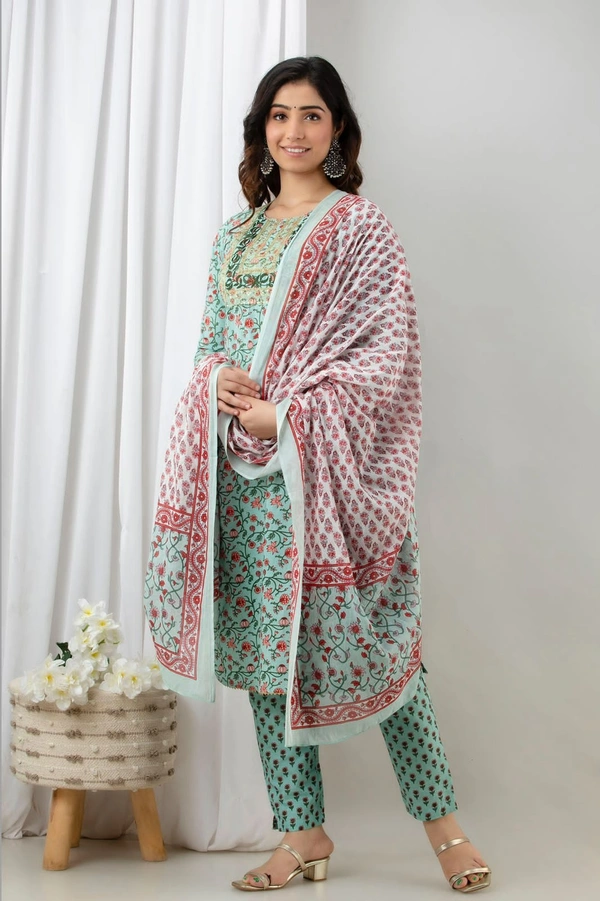 👗Cotton Kurta paired with Pant n beautiful' Duppata... - L, Green