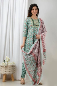 👗Cotton Kurta paired with Pant n beautiful' Duppata... - L, Green