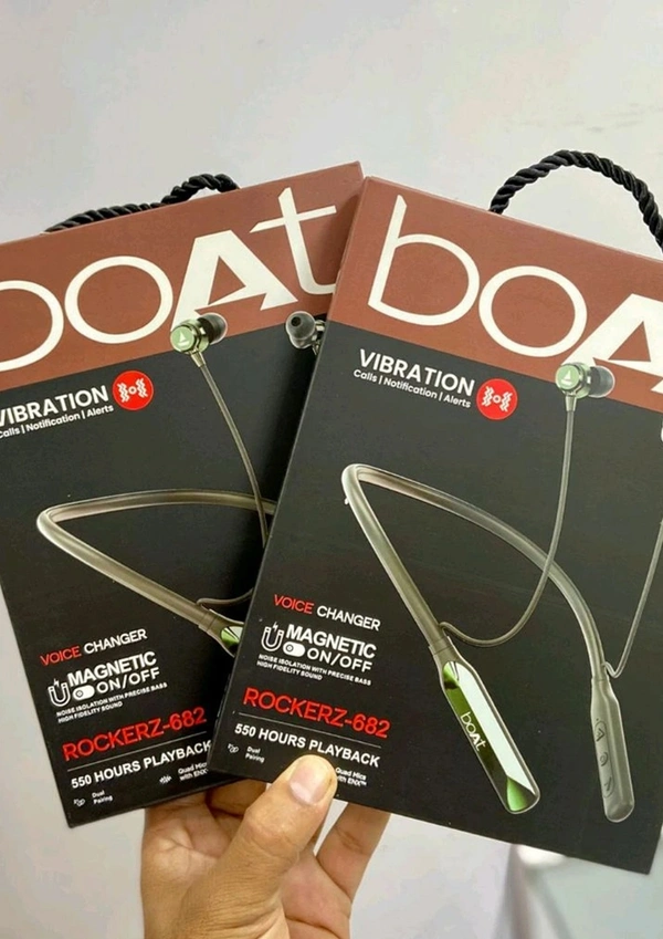 Boat Rockerz 682 Magnetic On Off Voice Changer Vibration Nackband 550 Hours