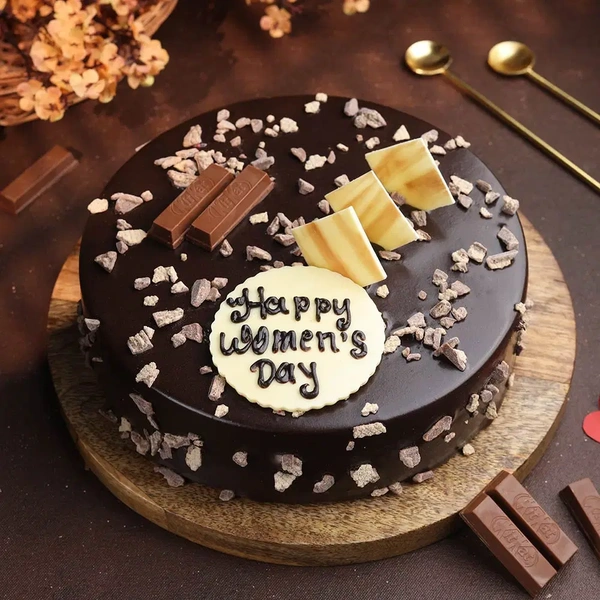 Kitkat Cake For Lovely Ladies - 500 Gm