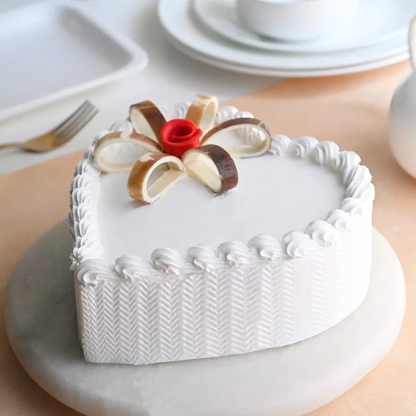 Heart Shape Vanilla Cake - 500 Gm