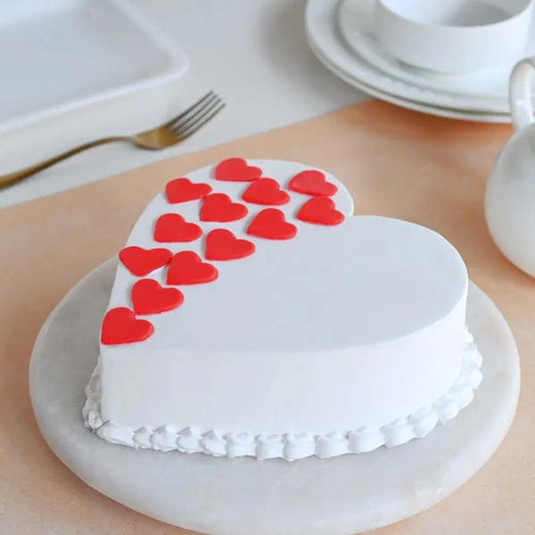 Classic Heart Shaped Vanilla Cake - 500 Gm