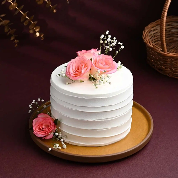 Roses Topped Vanilla Cream Cake - 1.5 Kg