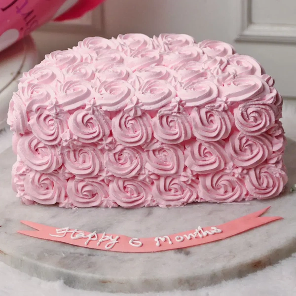 Strawberry Half Cake - 1.5 Kg