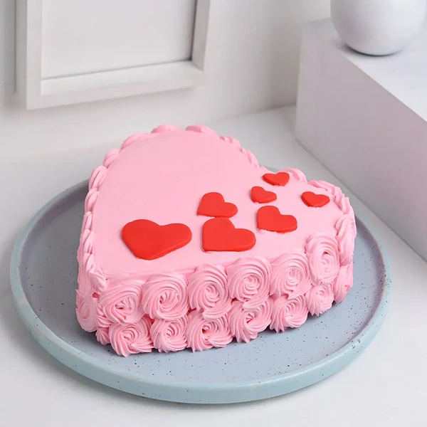 Roses Heart Strawberry Cake - 500 Gm