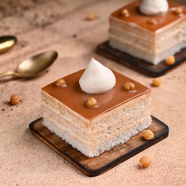 Butterscotch Pastries - 4 Pcs