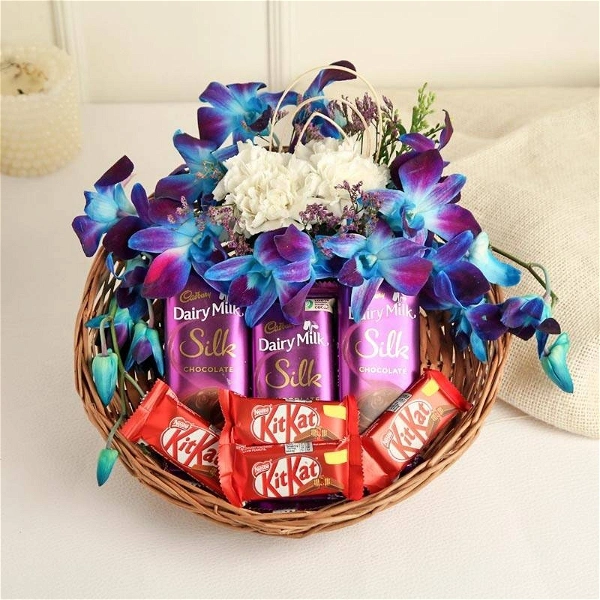 Mix Flowers With Chocolates