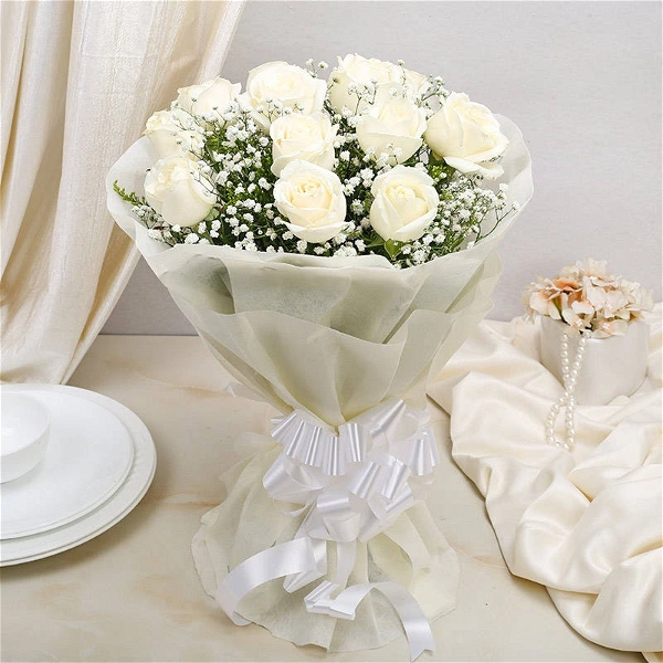 12 White Roses Bouquet