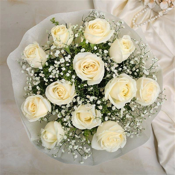 12 White Roses Bouquet