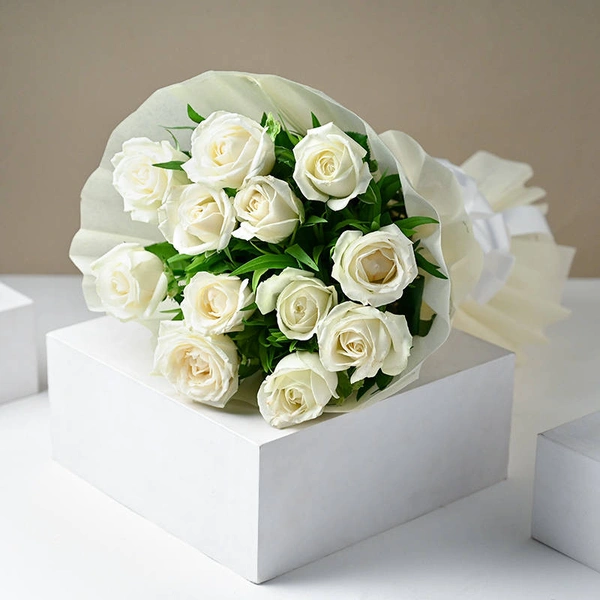 12 White Roses Bouquet