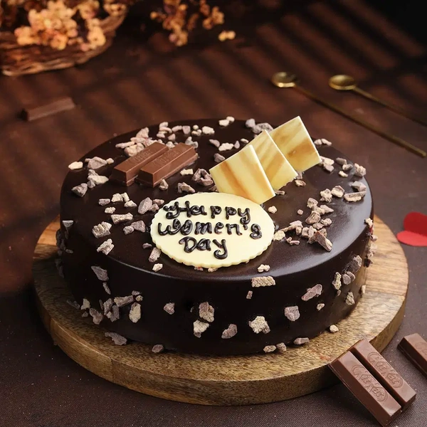 Kitkat Cake For Lovely Ladies - 500 Gm