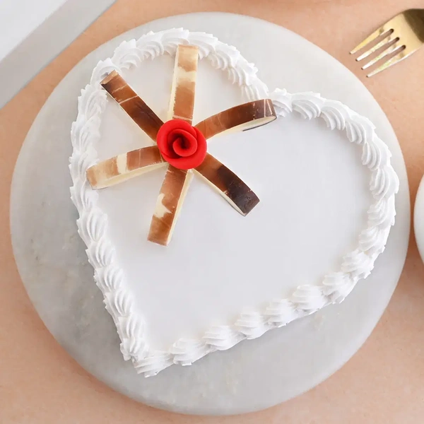 Heart Shape Vanilla Cake - 500 Gm