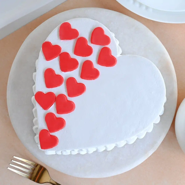 Classic Heart Shaped Vanilla Cake - 500 Gm