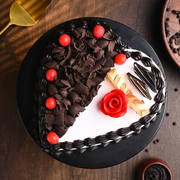 Heart Shape Chocolate Vanilla Cream Cake - 2 Kg