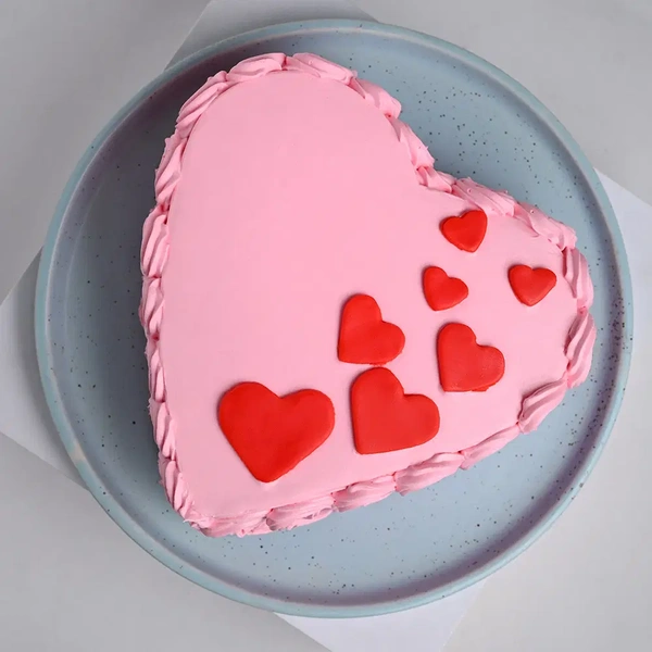 Roses Heart Strawberry Cake - 500 Gm