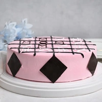 Strawberry Tic Tac Toe Cake - 500 Gm