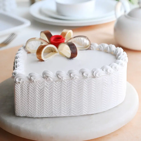 Heart Shape Vanilla Cake - 500 Gm