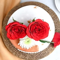Flowers Topped Vanilla Drip Cake - 1 Kg