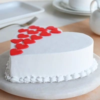 Classic Heart Shaped Vanilla Cake - 500 Gm