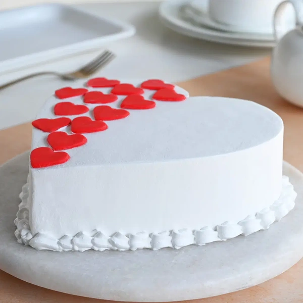 Classic Heart Shaped Vanilla Cake - 500 Gm