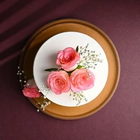 Roses Topped Vanilla Cream Cake - 1.5 Kg
