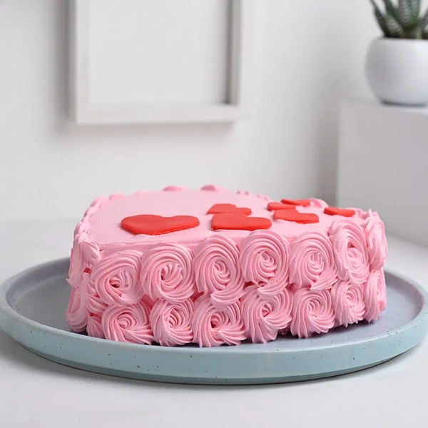 Roses Heart Strawberry Cake - 500 Gm