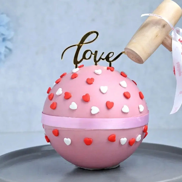 Red Velvet Pinata Cake - 850 Gm