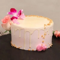 Floral Butterscotch Crunch Drip Cake - 1 Kg