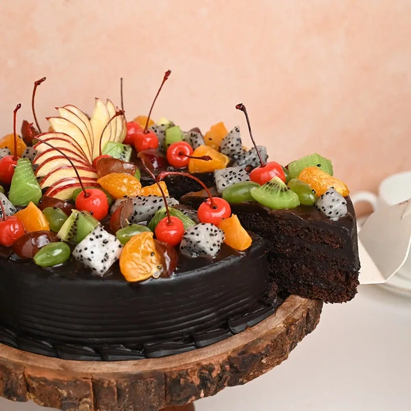 Chocolate Truffle Fresh Fruit Cake - 500 Gm