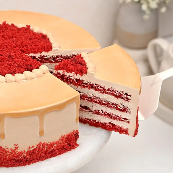 Red Velvet Coffee Drip Cream Cake - 500 Gm