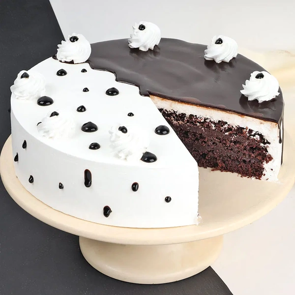 Choco Vanilla Whipped Cream Cake - 1 Kg